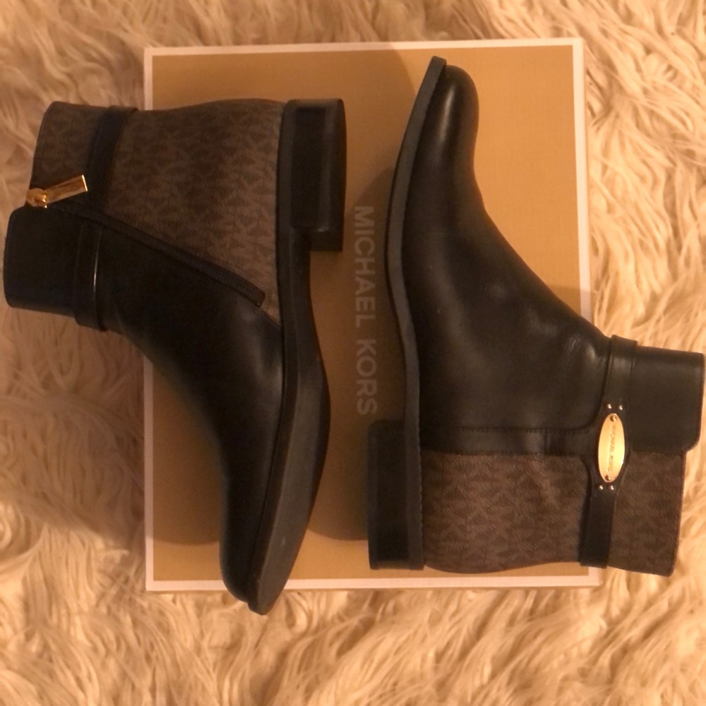 Michael KORS Women’s Ankle Boot